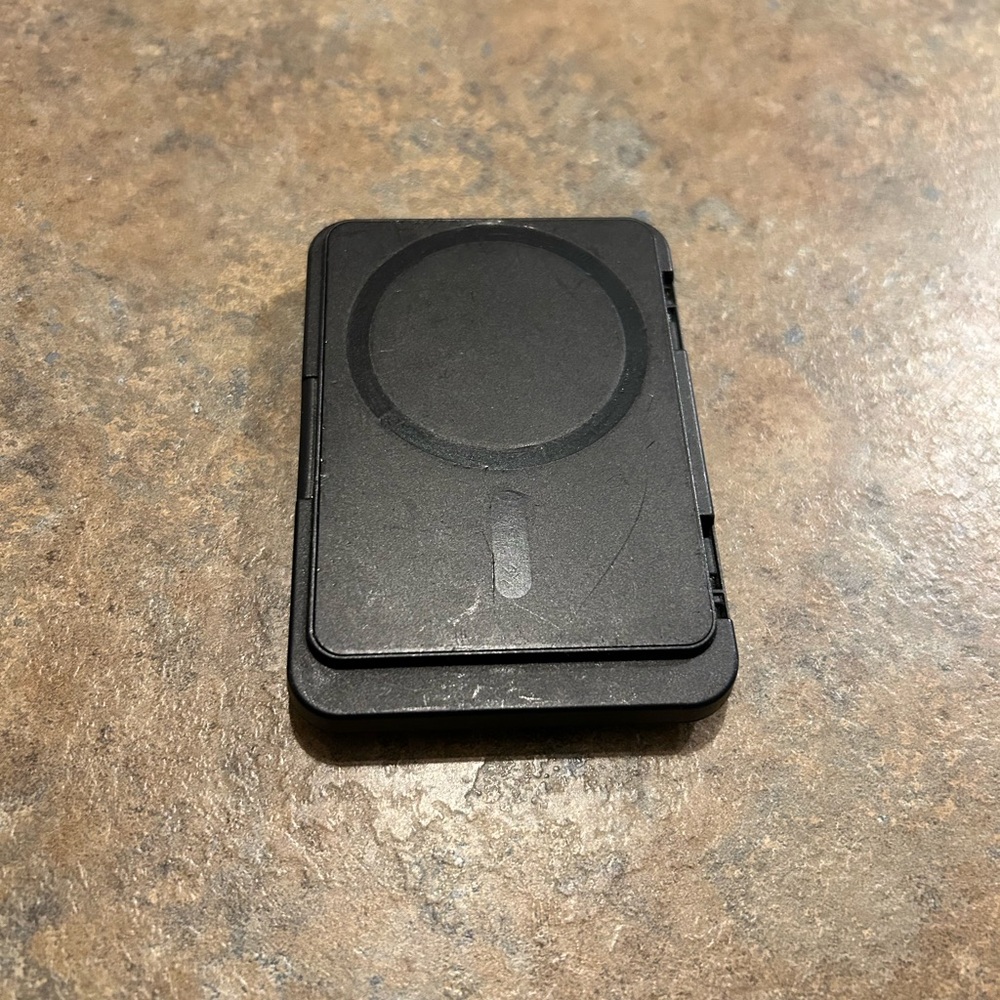 Pelican MagSafe Wallet - Picture 2 of 3